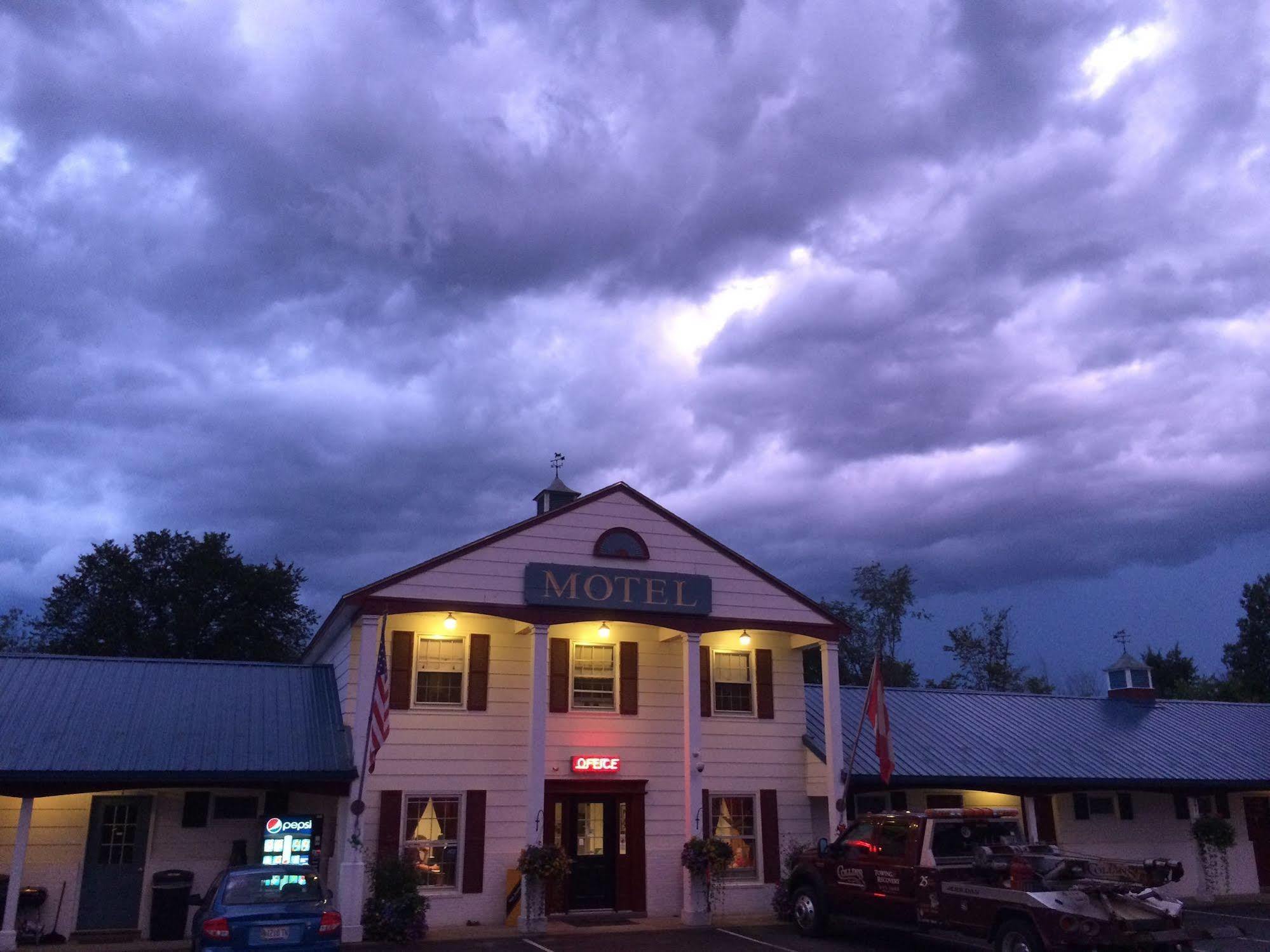 Colonial Valley Motel Farmington Esterno foto